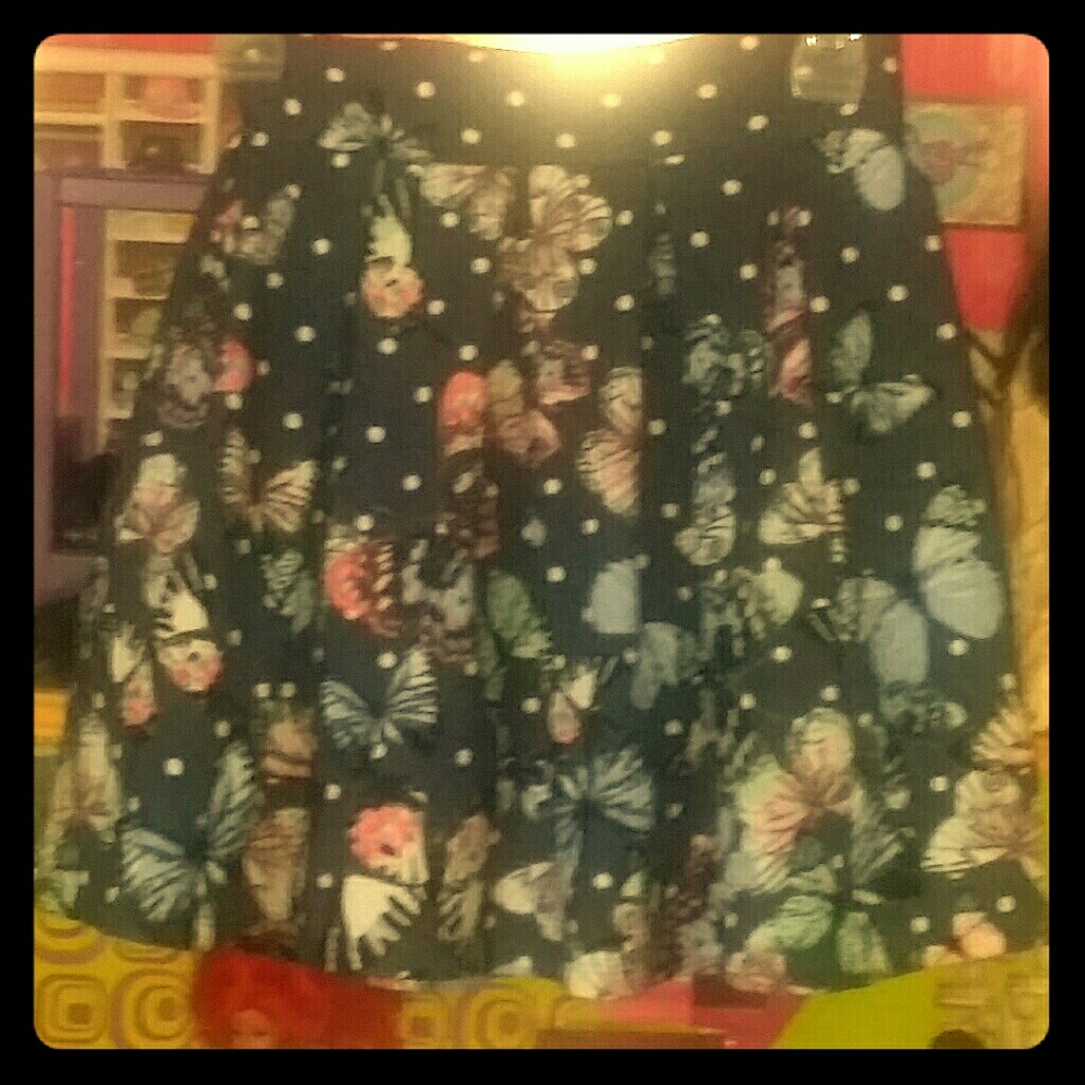 Adorable flowy skirt